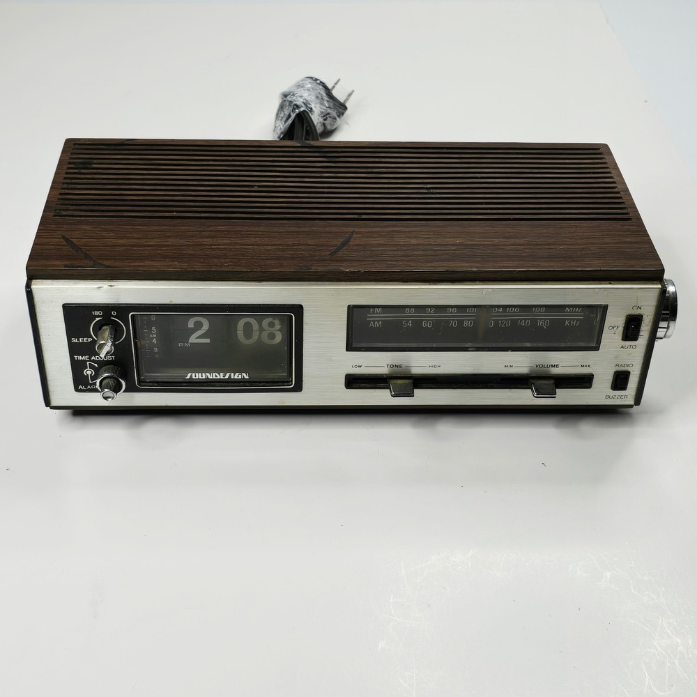 Vintage Soundesign 3461 Flip Clock AM FM Radio Wood Grain Alarm Clock Retro